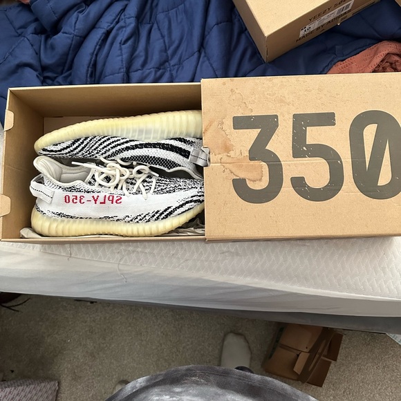 Adidas Yeezy Boost 350 V2 - Picture 2 of 2